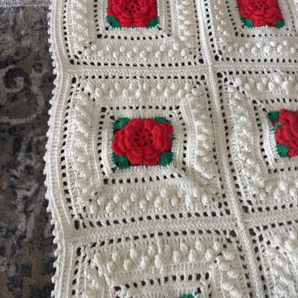 VTG Crocheted Granny Square Afghan Throw Blanket 3D Puffy Red Roses 36